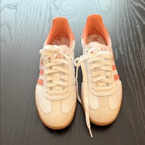 adidas Women’s white and coral Sambas NEW